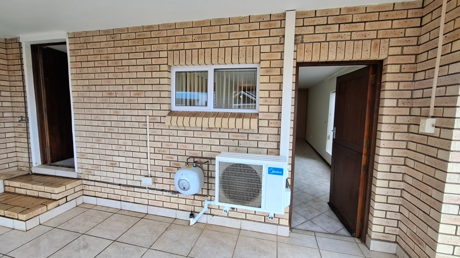 4 Bedroom Property for Sale in Menkenkop Western Cape